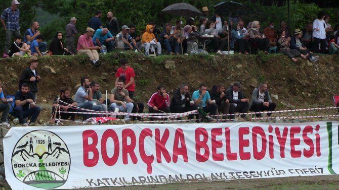 Artvin’de Boğalar Çamur Deryasında Güreşti