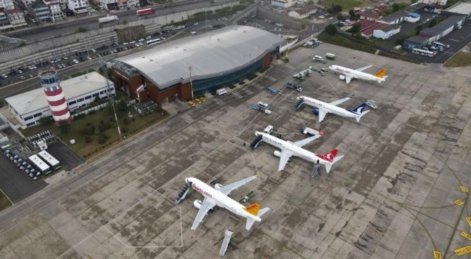 Trabzon Havalimanı Yolcu Taşımacılığında Son Yılların En Hareketli Günlerini Yaşıyor