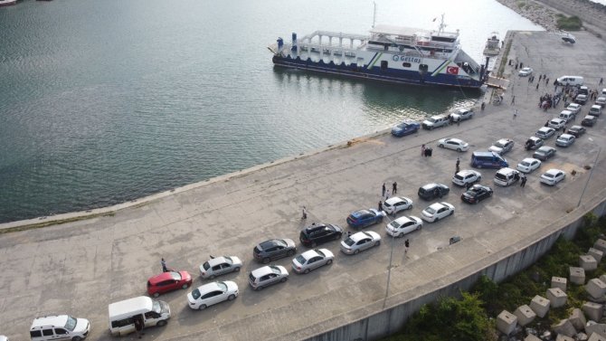 Karadeniz’deki Sel Felaketinde 578 Vatandaş İle 115 Araç Feribot İle Tahliye Edildi