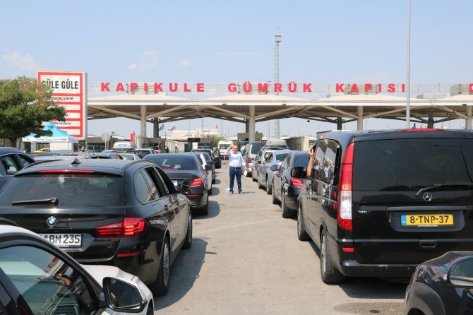 Gurbetçiler Hüzünlü Dönüş Yolunda Bagajlarını Doldurdu