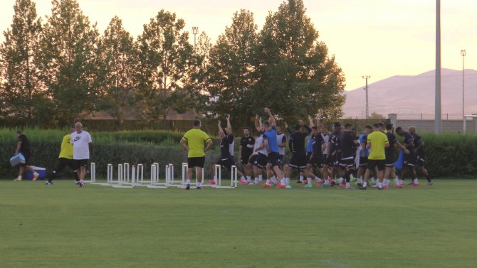 Hikmet Karaman Kayserispor’la İlk Antrenmana Çıktı
