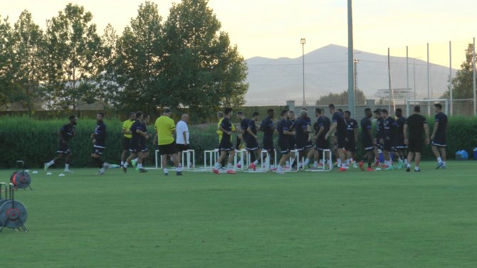 Hikmet Karaman Kayserispor’la İlk Antrenmana Çıktı
