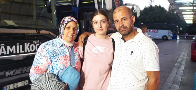 İ̇rem Hemşire Baba Ocağına Ayak Bastı, Mutluluğu Kameralara Yansıdı