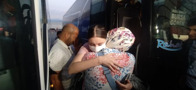 İ̇rem Hemşire Baba Ocağına Ayak Bastı, Mutluluğu Kameralara Yansıdı