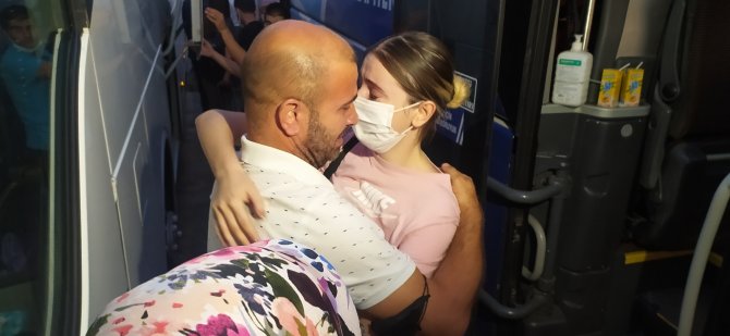 İ̇rem Hemşire Baba Ocağına Ayak Bastı, Mutluluğu Kameralara Yansıdı