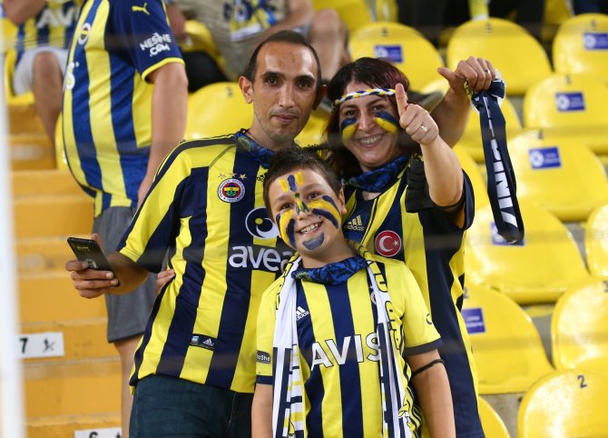 Fenerbahçe, 531 Gün Sonra Taraftarının Karşısında