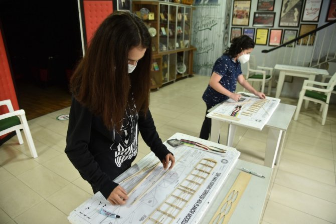 Thk Giresun Şubesi Tarafından Model Uçak Eğitimi Veriliyor