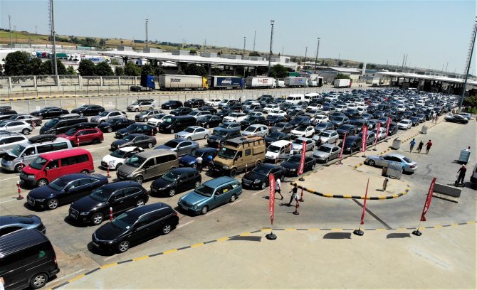 Kapıkule Sınır Kapısı’nda Gurbetçi Yoğunluğu Sürüyor
