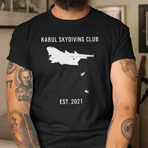 İ̇nternette Skandal Satış: Kabil’deki Tahliye Uçağından Düşen Afganların Tişörtünü Yaptılar