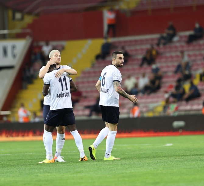 26 Yıl Sonra Süper Lig’e Çıkan Adana Demirspor’da İlk Gol Akintola’dan