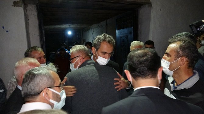 Bakan Özer, Amcasının Ailesine Taziyede Bulundu