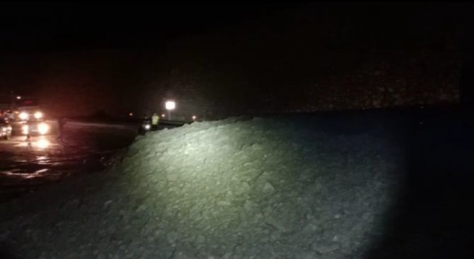 Heyelan Nedeniyle Artvin- Yusufeli Karayolu Ulaşıma Kapandı