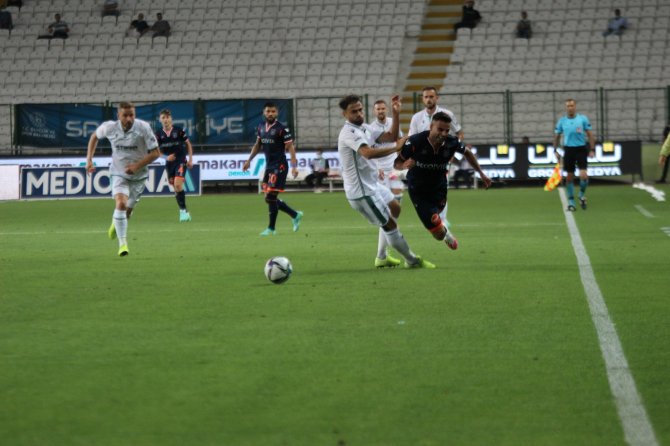 Süper Lig: Konyaspor: 0 - Başakşehir: 1 (İ̇lk Yarı)