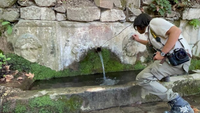 Görenler Şok Oldu... 2 Bin Yıllık Lahitten 150 Yıldır Su Akıyor