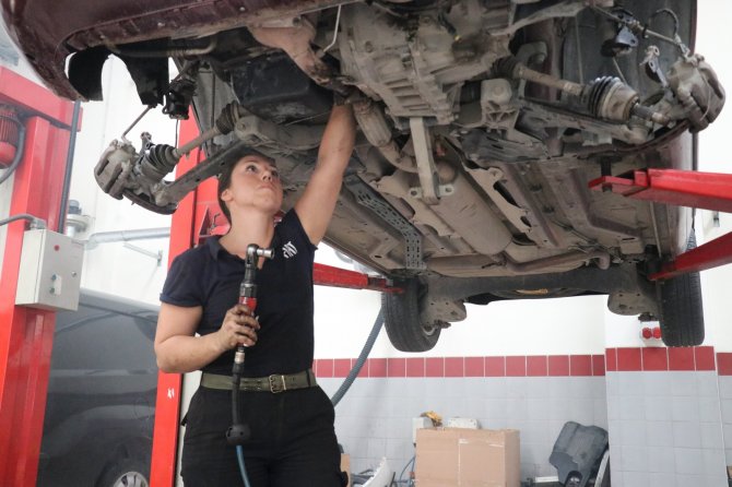 "Kadınsın, Yapamazsın" Diyenlere İnat 3 Yıldır Ustalık Yapıyor
