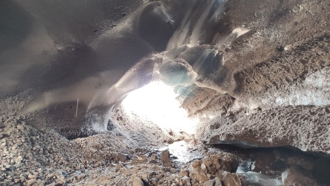 Süphan Dağı’nda Kar Kütlesi Hızla Eriyor