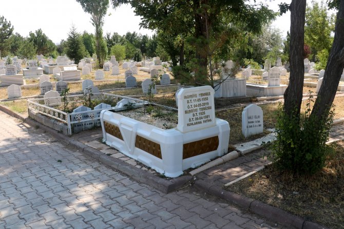 Batıda Saksı Mezar Olarak Kullanılıyor, 40 Yıl Ömrü Var