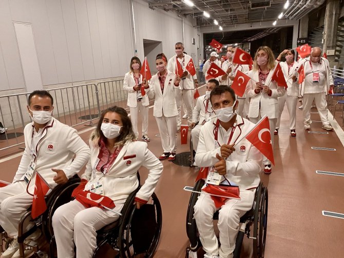 Türkiye Paralimpik Milli Takımı Geçit Törenini Coşkuyla Bekledi