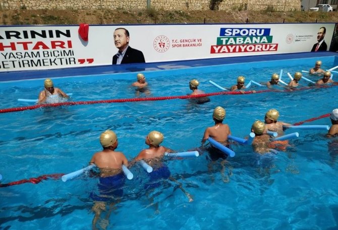 Tunceli’de Yüzme Bilmeyenler İçin Portatif Yüzme Havuzu Oluşturuldu