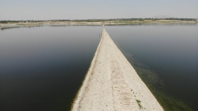 Suların Çekilmesiyle Ortaya Çıkan Demir Yolu, Barajı Adeta İkiye Ayırdı