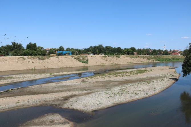 Edirne’de Endişe Veren Görüntüler: Edirne’de Kuraklık Alarmı Kum Adacıkları Oluştu