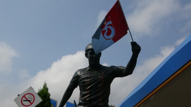 Trabzonsporlu Taraftarlar, Nwakaeme’nin Heykelini Yaptırdı