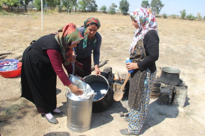 Kadınlar El Ele Verip 8 Çeşit Peynir Üretti