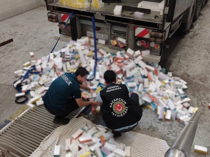 Sarp Gümrük Kapısı’nda 32 Bin 500 Paket Elektronik Sigara Tütünü Ele Geçirildi