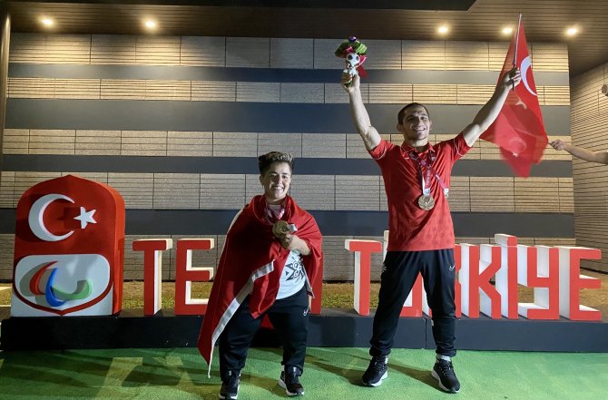 Recep Çiftçi Ve Besra Duman’a Olimpiyat Köyü’nde Coşkulu Karşılaşma