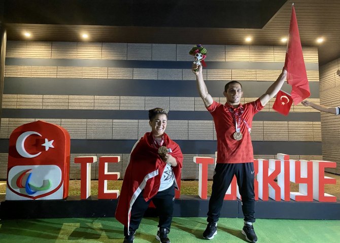 Recep Çiftçi Ve Besra Duman’a Olimpiyat Köyü’nde Coşkulu Karşılaşma