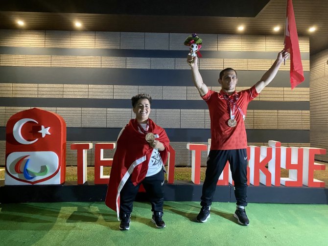 Recep Çiftçi Ve Besra Duman’a Olimpiyat Köyü’nde Coşkulu Karşılaşma