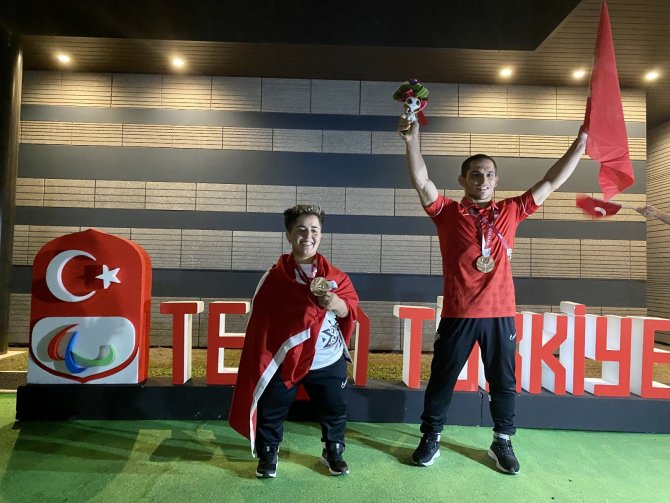 Recep Çiftçi Ve Besra Duman’a Olimpiyat Köyü’nde Coşkulu Karşılaşma