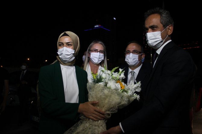 Bakan Özer’den Ak Parti İ̇zmir’e Ziyaret
