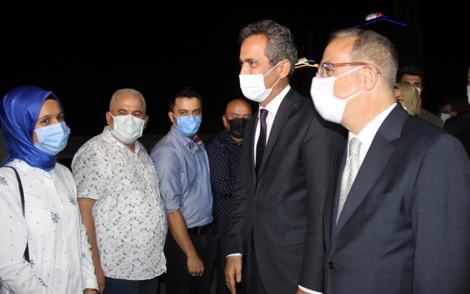 Bakan Özer’den Ak Parti İ̇zmir’e Ziyaret