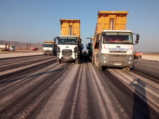 Gümüşhane-bayburt Havaalanında Pistin Asfaltlama İşlemine Başlandı