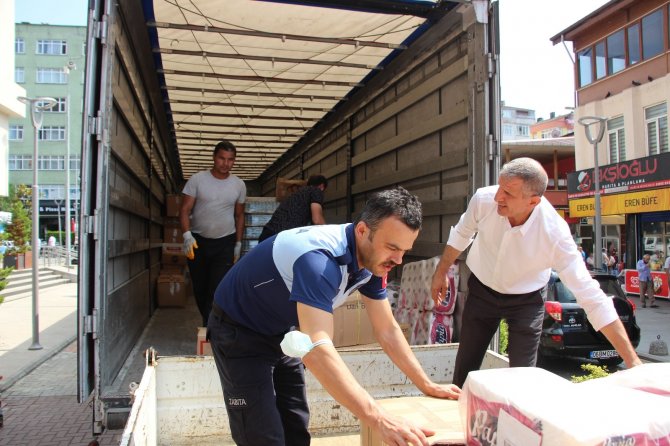 Of’tan Afet Bölgesine Bir Tır Dolusu Yardım