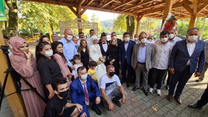 Bakan Soylu, Sel Bölgesinde Yolunun Üzerindeki Uzman Çavuşun Düğününe Katıldı
