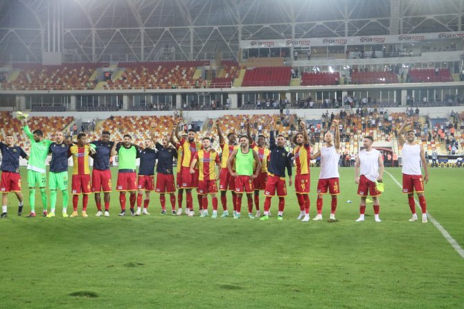 Yeni Malatyaspor’dan Galibiyet Kutlaması
