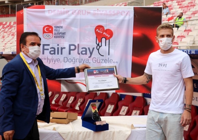 Sivassporlu Pedro Henrique’ye Fair Play Ödülü
