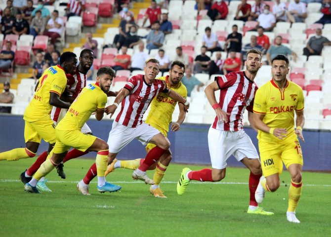 Süper Lig: D.g. Sivasspor: 1 - Göztepe: 0 (İ̇lk Yarı)