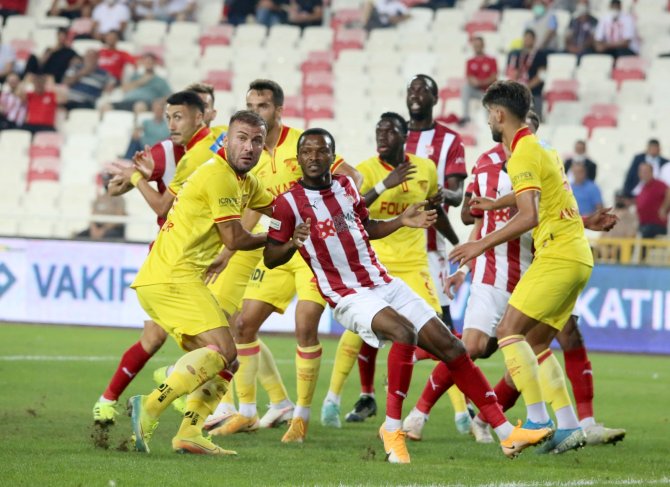 Süper Lig: D.g. Sivasspor: 1 - Göztepe: 0 (İ̇lk Yarı)
