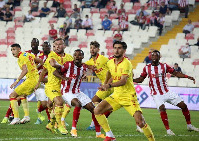 Süper Lig: D.g. Sivasspor: 1 - Göztepe: 0 (İ̇lk Yarı)