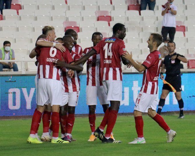 Süper Lig: D.g. Sivasspor: 2 Göztepe: 2 (Maç Sonucu)