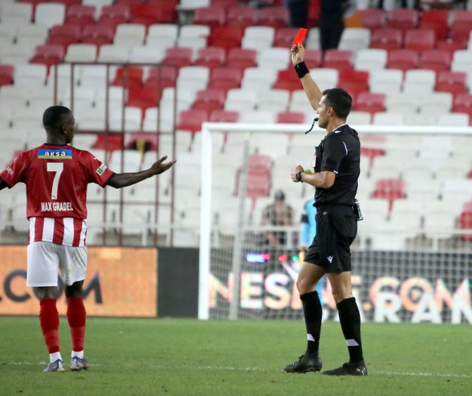 Sivasspor’da Kayode Fenerbahçe Maçında Yok