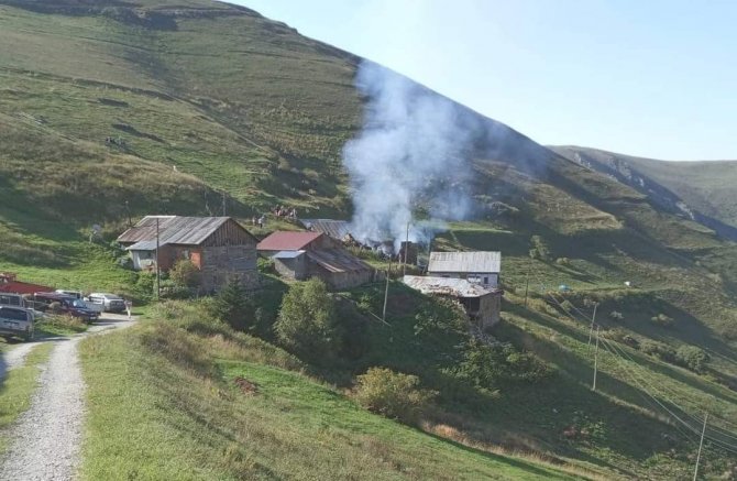 Gümüşhane’de 2 Ev Ve Ahır Küle Döndü