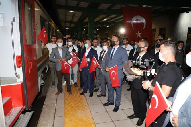 Zafer Treni ’Büyük Taaruz’un Başladığı Afyon Kocatepe’ye Ulaştı