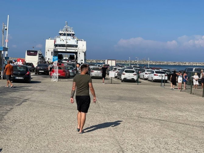 Gökçeada’dan Dönen Tatilcilerin Feribot Çilesi
