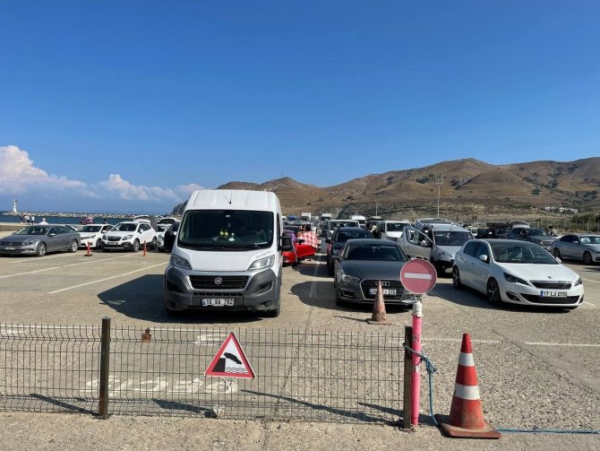 Gökçeada’dan Dönen Tatilcilerin Feribot Çilesi