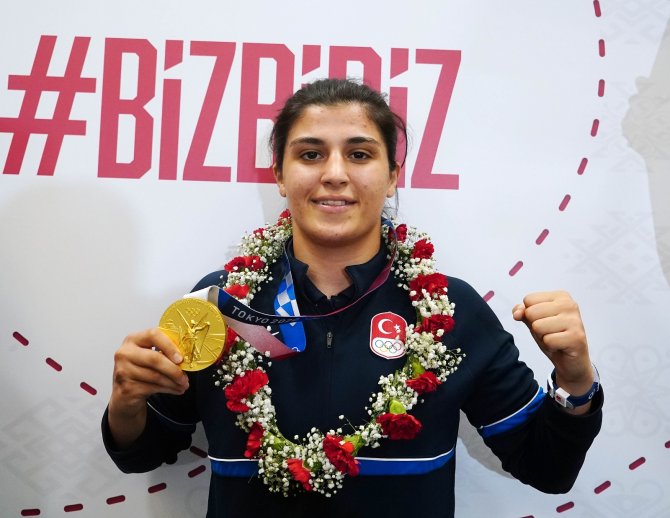 Mete Gazoz Ve Busenaz Sürmeneli; En Çok Konuşulan Olimpiyat Madalyalı Sporcular Oldu