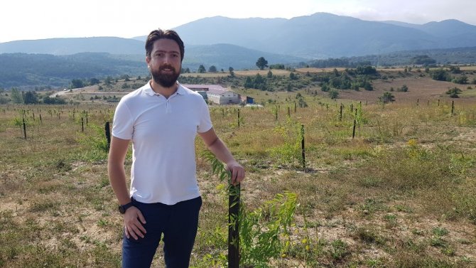 İ̇thal Edildiğini Öğrendi, 60 Dönümlük Arazide Badem Bahçesi Kurdu